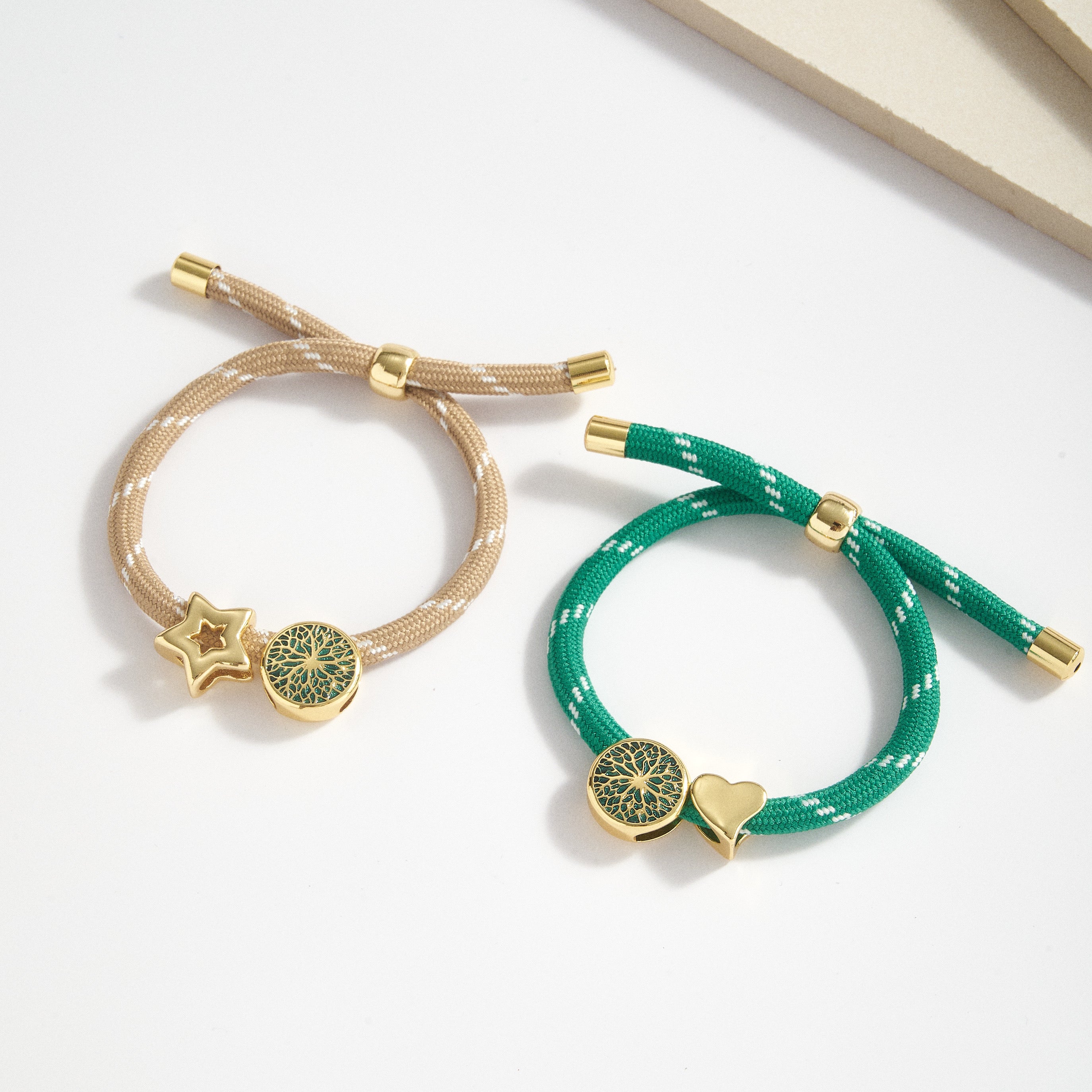 Pulseras de Cordón con Dijes