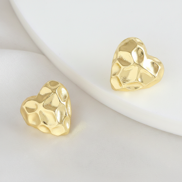 Pendientes corazón texturizado dorados