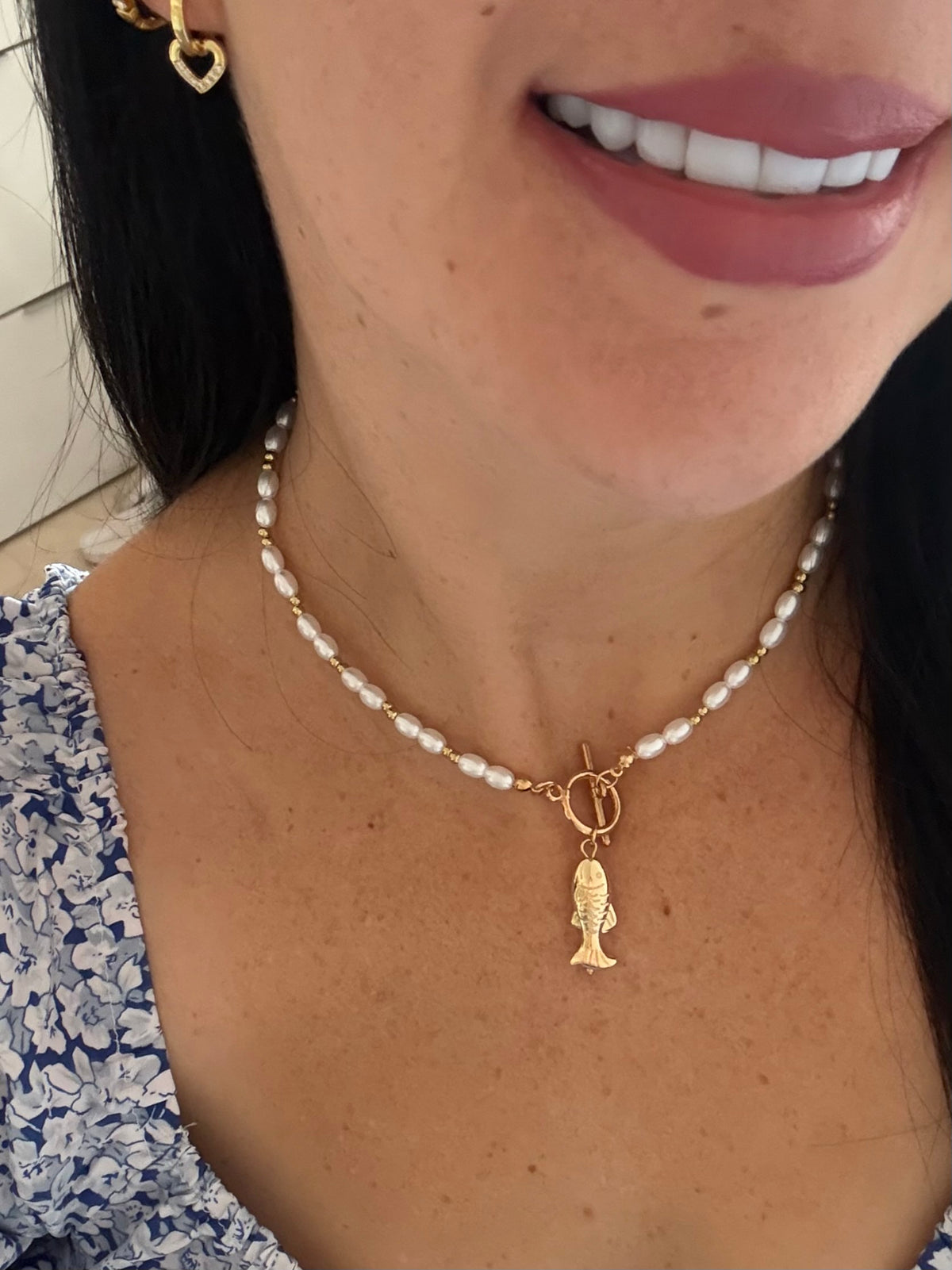 Collar de Perlas con Pez Dorado