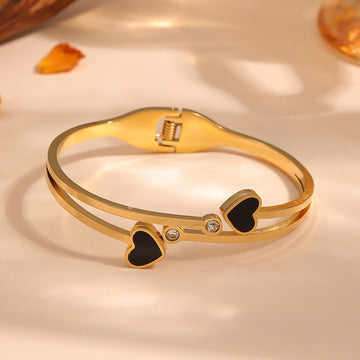 Brazalete Dorado de Corazones Negros