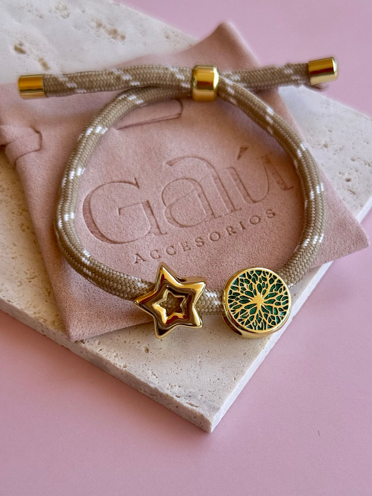 Pulseras de Cordón con Dijes
