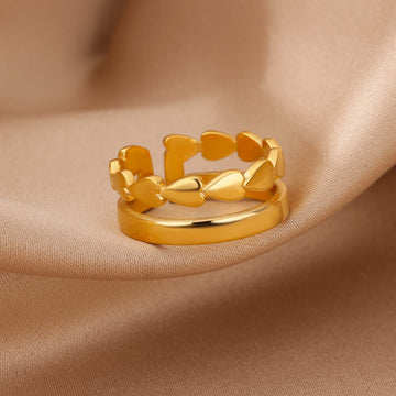 Anillo Dorado Doble con Corazones – Estilo Romántico