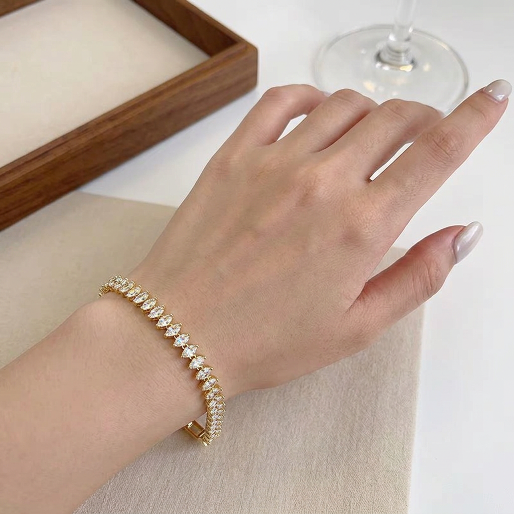 Pulsera Dorada con Circonitas para Mujer – Estilo Elegante