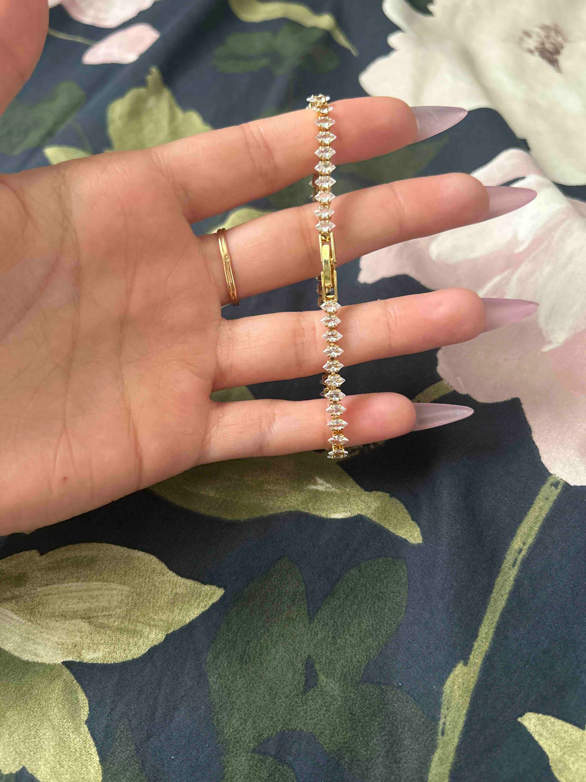 Pulsera Dorada con Circonitas para Mujer – Estilo Elegante