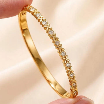 Brazalete Dorado con Circonitas y Flores