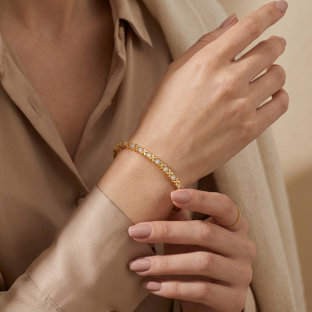 Brazalete Dorado con Circonitas y Flores