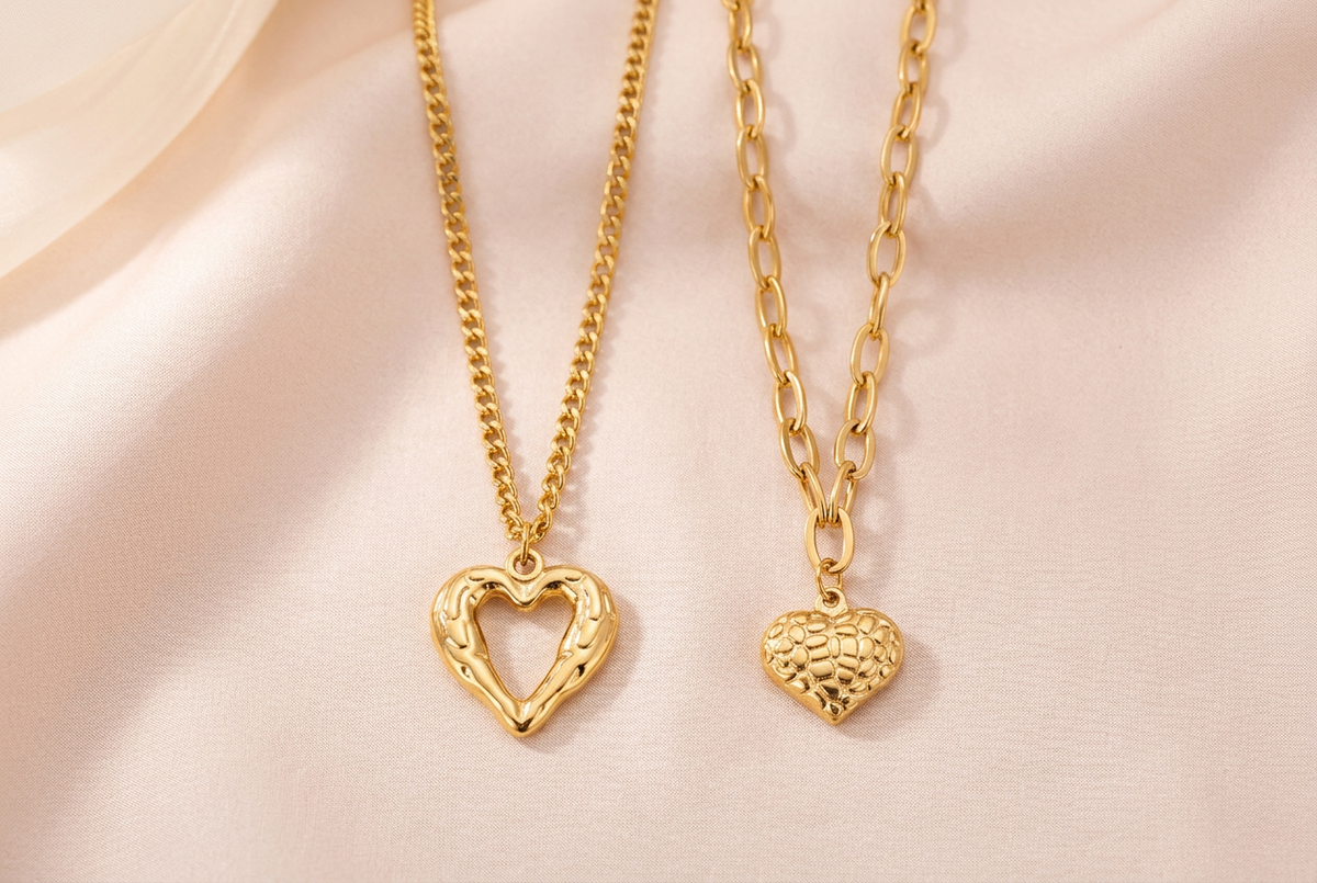 Collar Corazón Dorado de Acero Inoxidable para Mujer