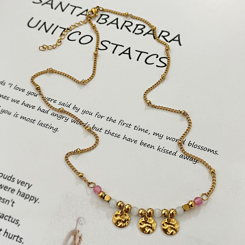 Collar Dorado con Cuentas y Medallas Martilladas