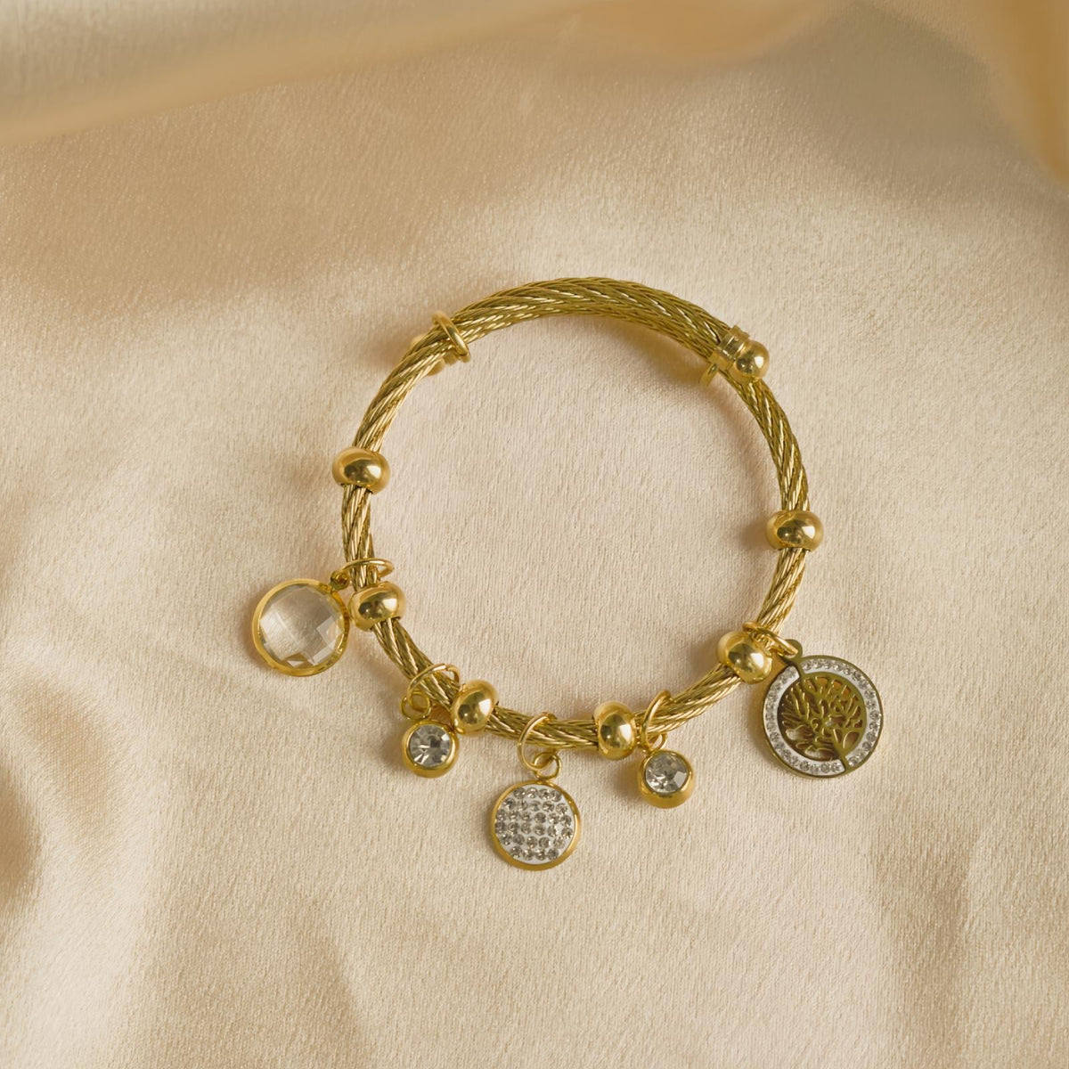 Brazalete Dorado Ajustable con Charm
