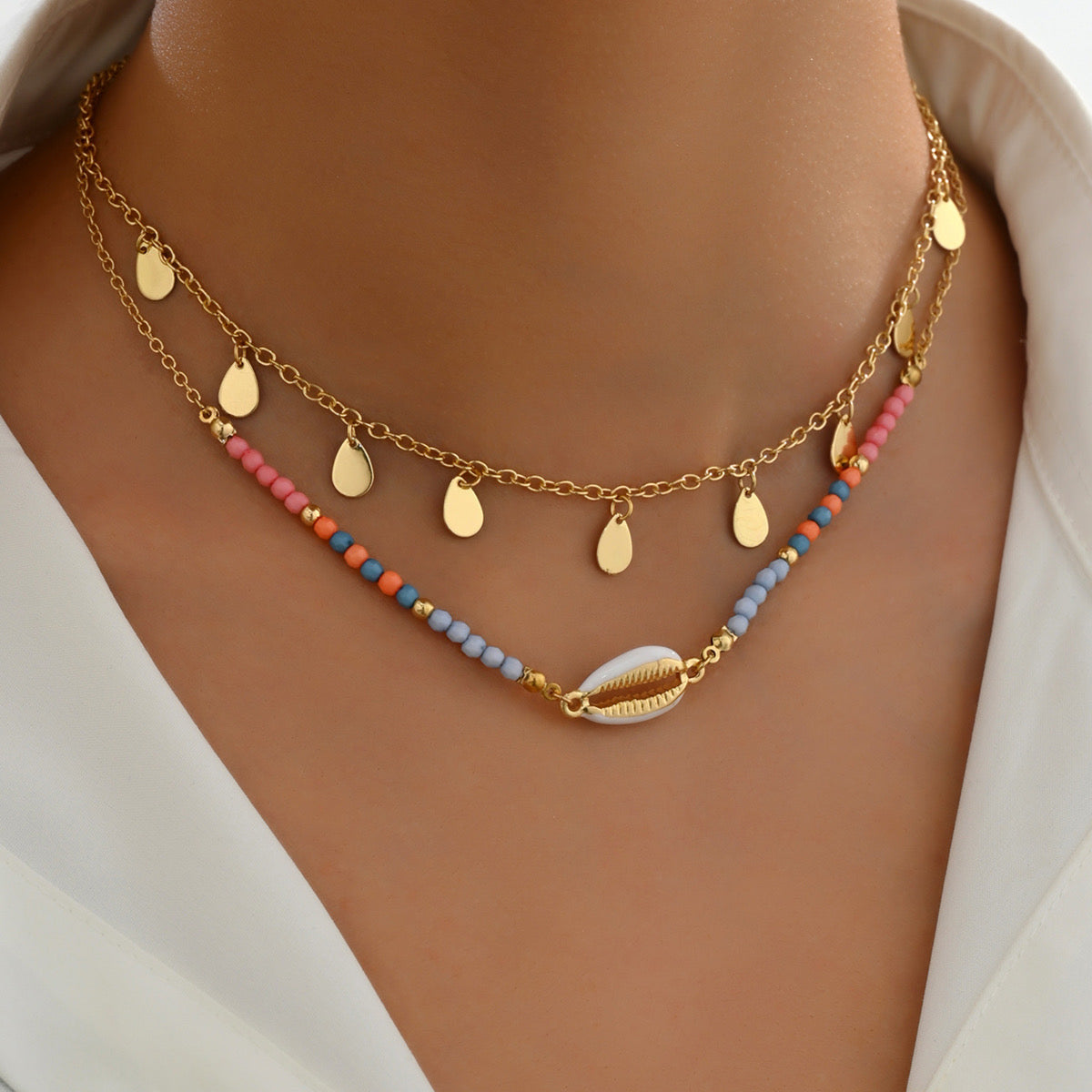 Collar Doble Capa Dorado con Cuentas de Colores y Concha