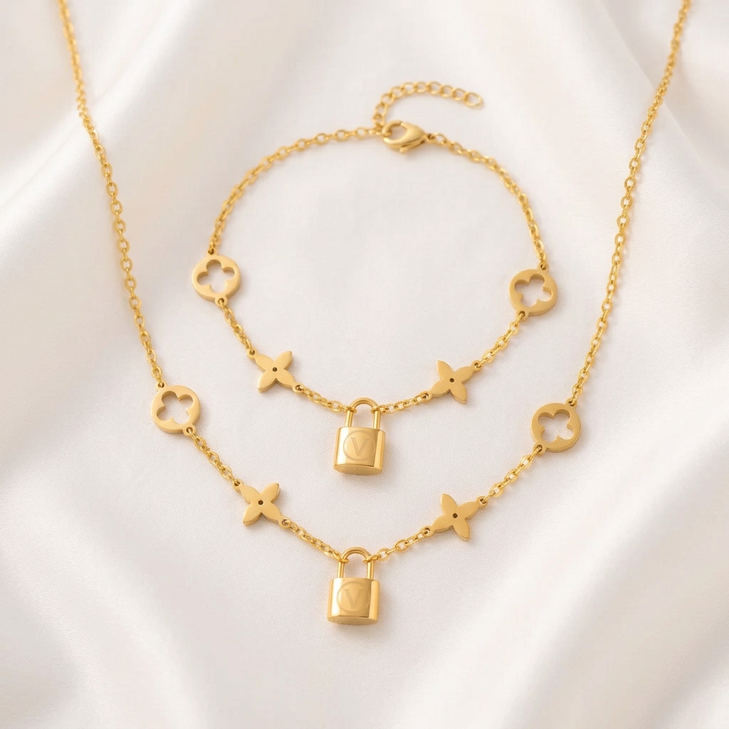 Conjunto Collar y Pulsera Dorado con Candado y Flores