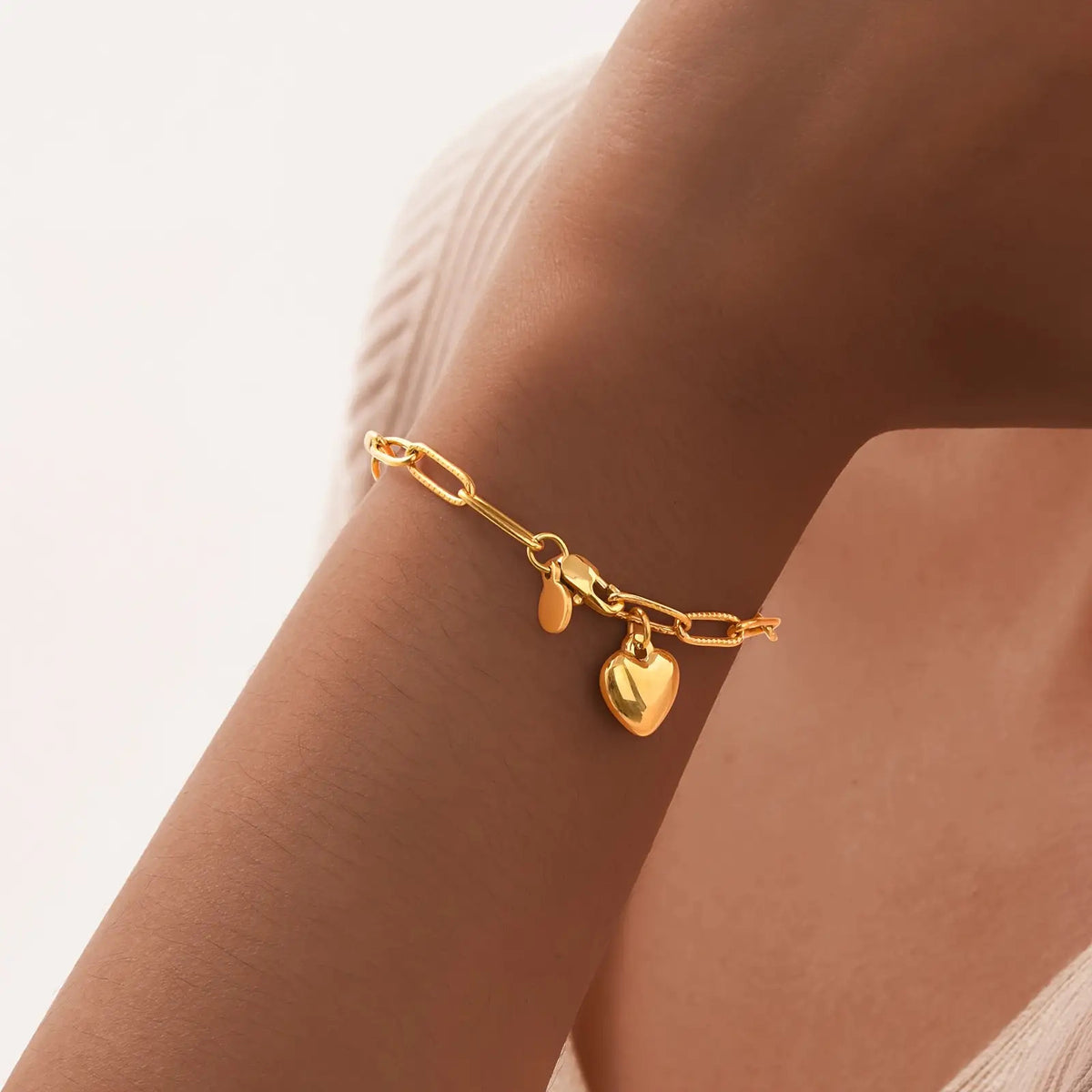 Conjunto Collar de Clip y Pulsera Dorado con Corazón