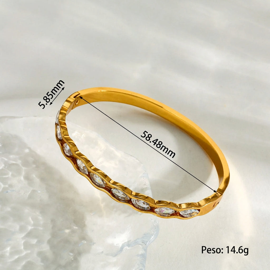 Brazalete Ondulado Dorado con Circonitas Marquesa