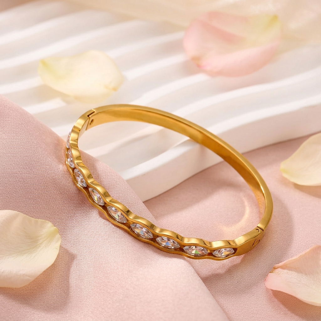 Brazalete Ondulado Dorado con Circonitas Marquesa