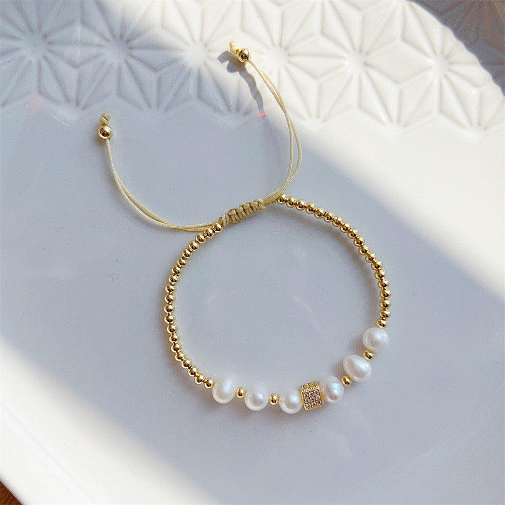 Brazalete de perlas y cubo brillante