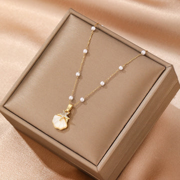 Collar con Dije de Concha Dorada