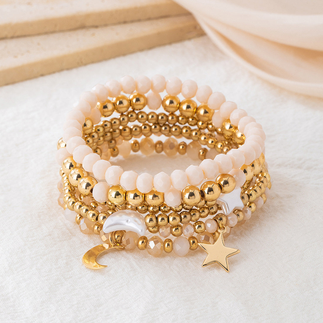 Set de 5 Pulseras con Estrellas y Lunas